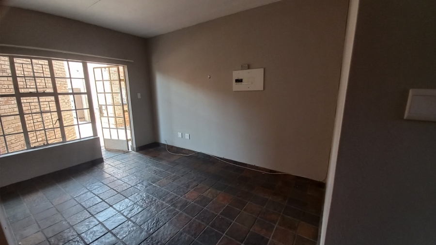 To Let 2 Bedroom Property for Rent in Dassie Rand North West